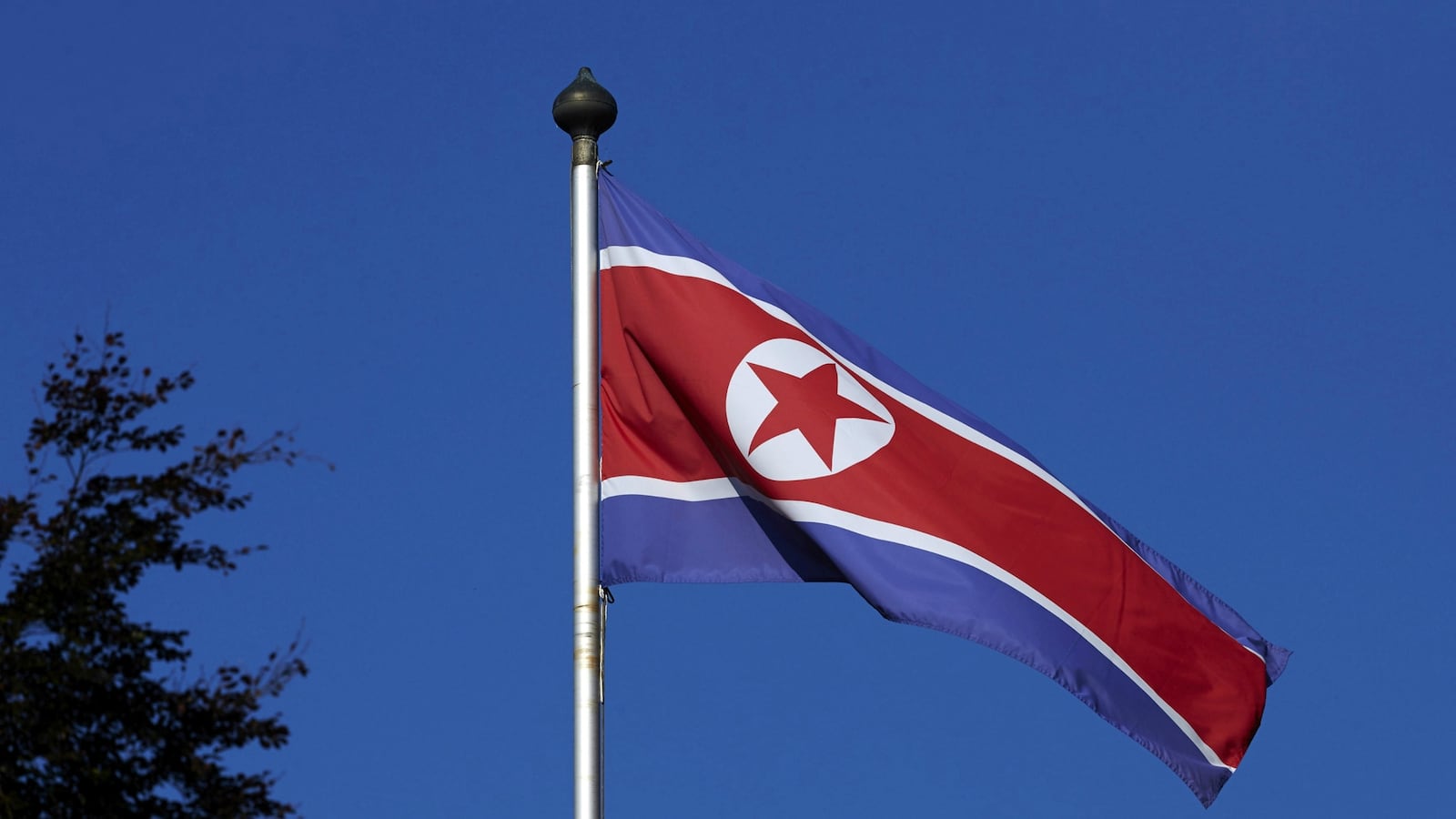 cheats/2016/07/09/north-korea-tests-submarine-based-ballistic-missile/160709-north-korea-cheat_lkjenz