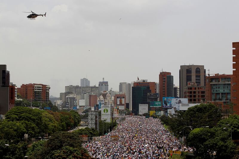 galleries/2017/04/20/venezuela-s-mother-of-all-marches-tens-of-thousands-protest-president/170420--mother-of-marches-03_izrrzy