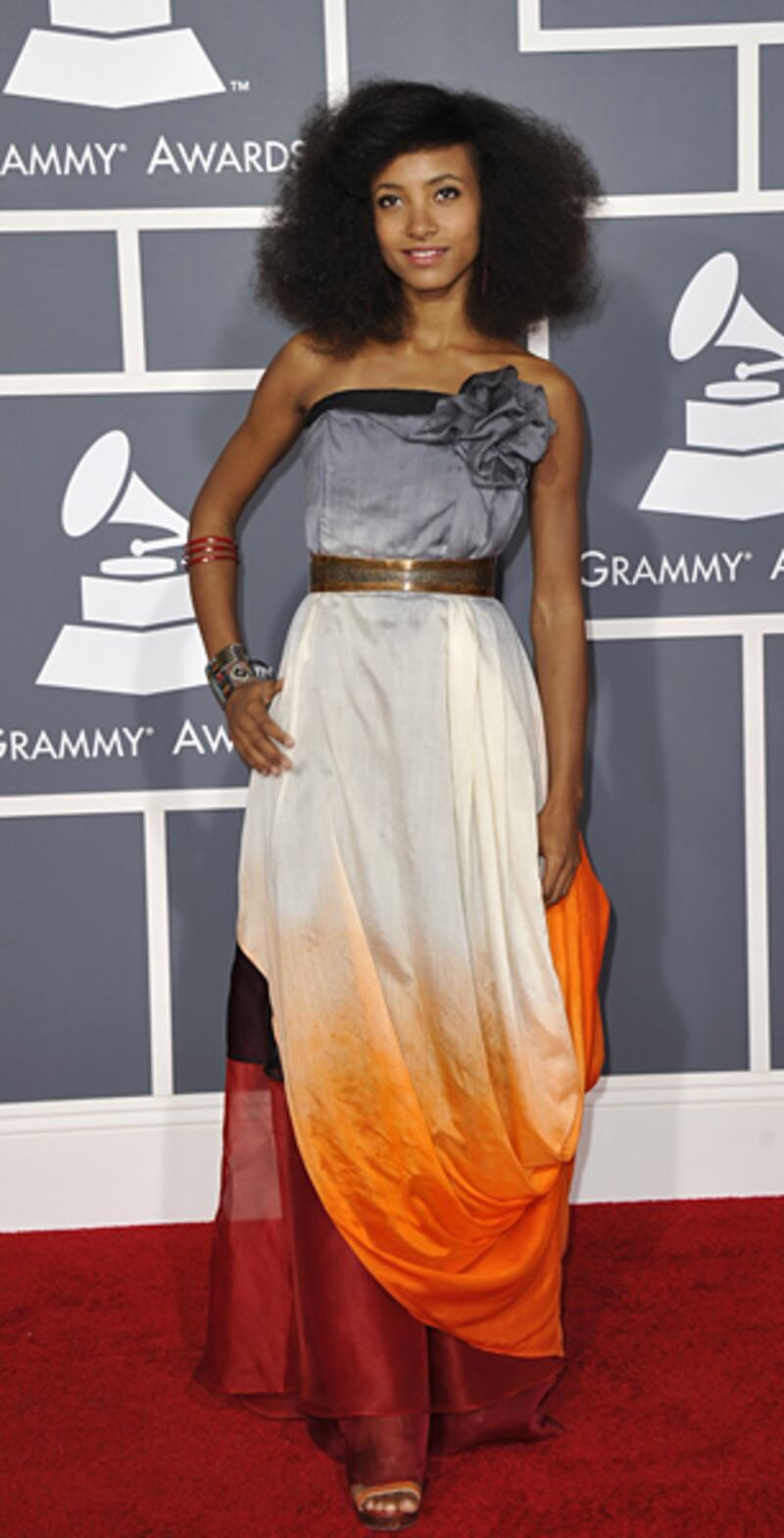 galleries/2012/02/12/2012-grammy-awards-red-carpet-photos/grammy-awards-red-carpet-esperanza-spalding_zvzwpo