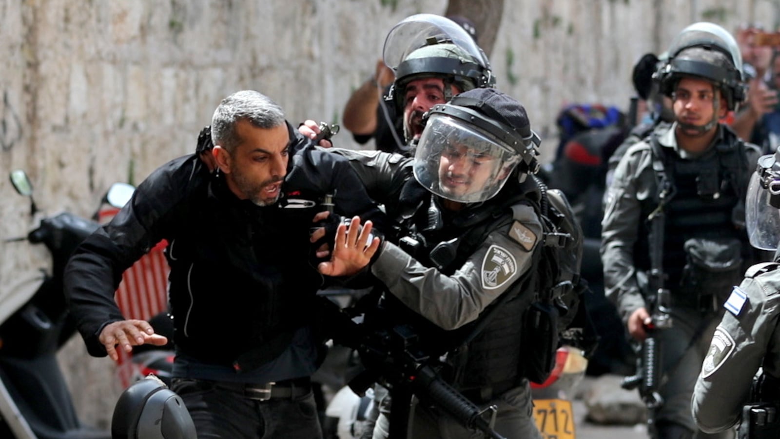 2021-05-10T081056Z_1717996009_RC2WCN96JMNM_RTRMADP_3_ISRAEL-PALESTINIANS-JERUSALEM_edj0p0