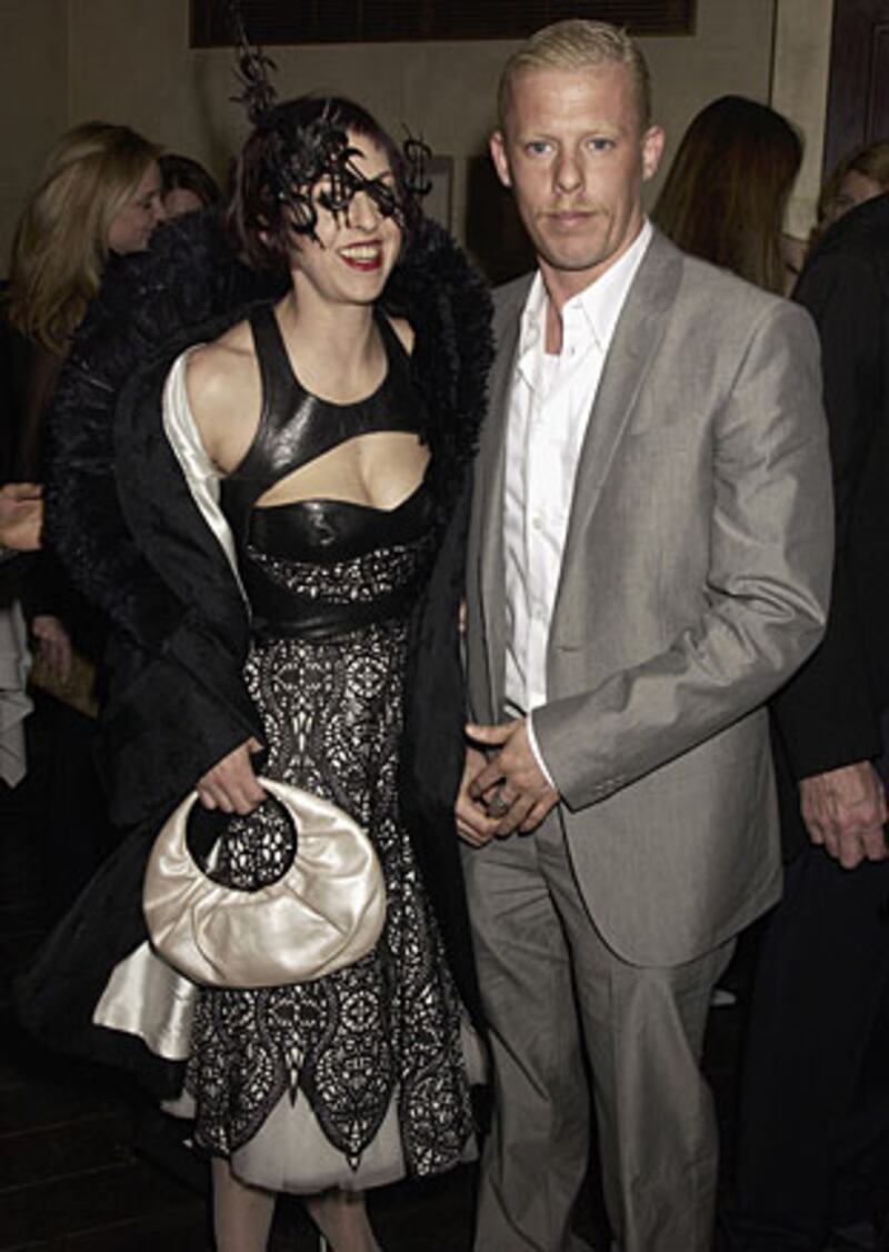 galleries/2010/02/11/alexander-mcqueen/alexander-mcqueen-3_uurdrj