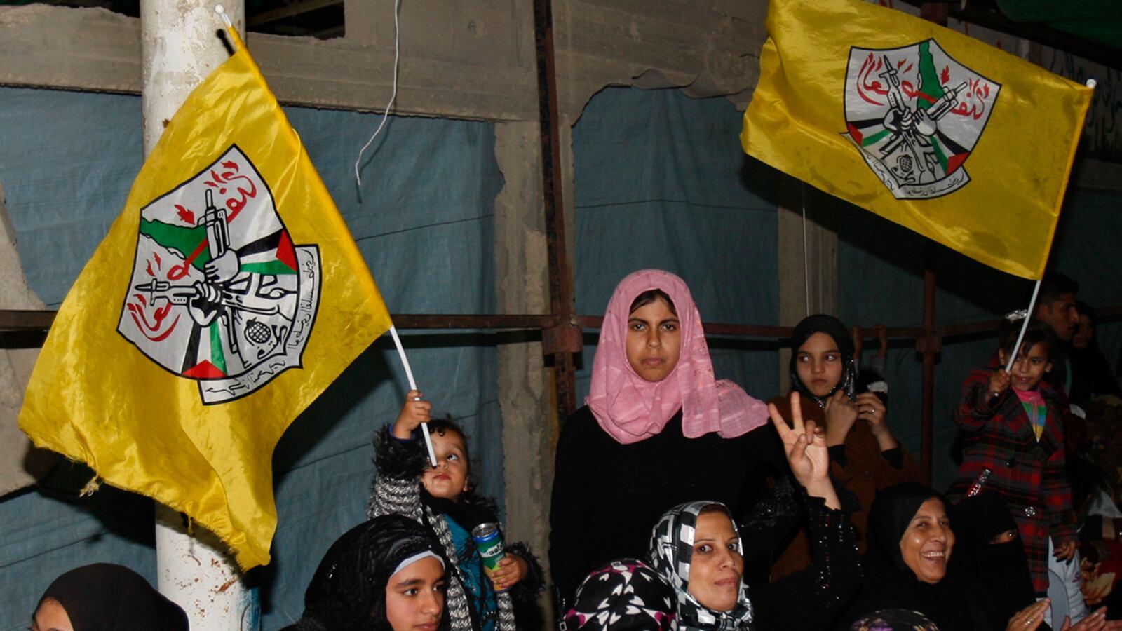 cheats/2011/12/18/israel-releases-550-palestinian-prisoners/palestine-prisoners-released-cs_nzii4r