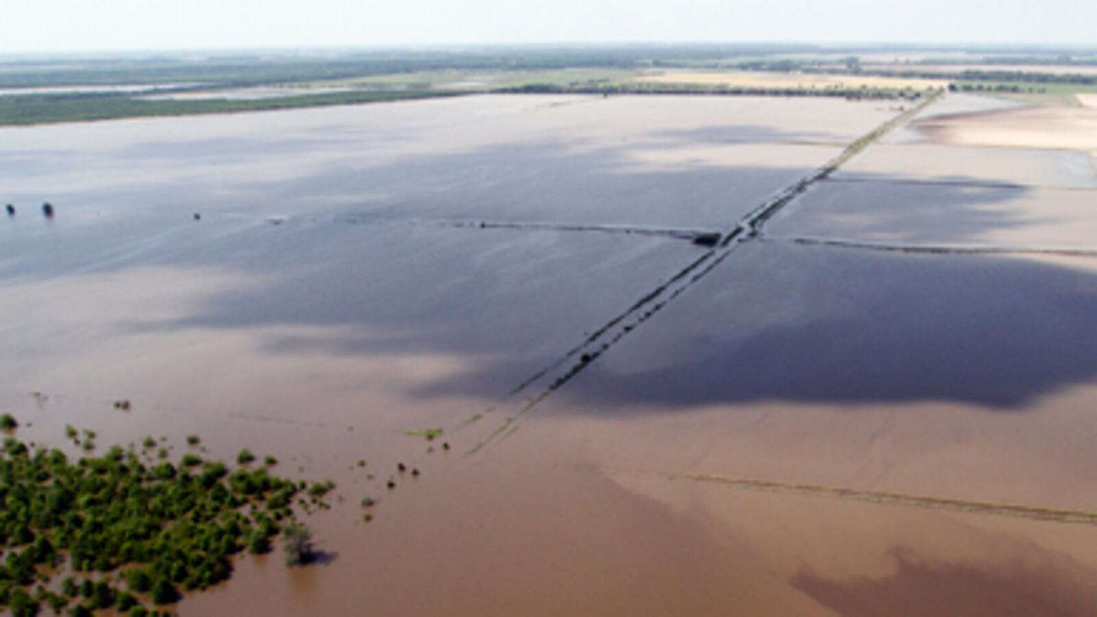 cheats/2011/06/03/mississippi-flooding-to-create-gulf-dead-zone/mississippi-flood_jo3ga4