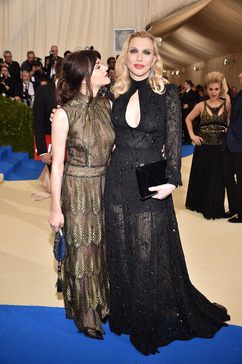 galleries/2017/05/01/how-to-rock-the-met-gala-red-carpet/170501-met-gala-30_e3oc8a