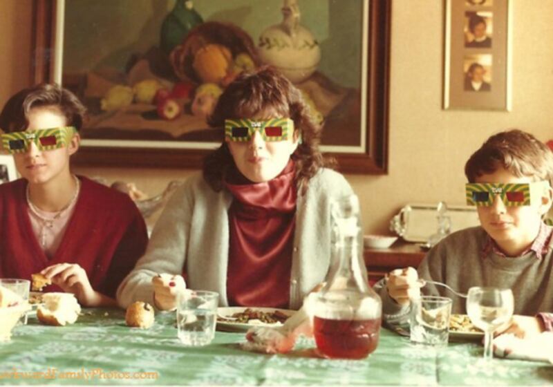 galleries/2010/11/22/awkward-thanksgiving-family-photos/awkward-thanksgiving---3d_rmxyvr