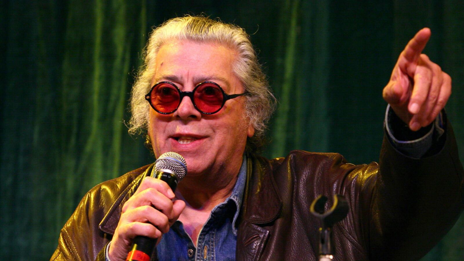 cheats/2011/07/10/argentine-singer-killed-in-guatemala/facundo-cabral-dead-cheat_gk9z9r