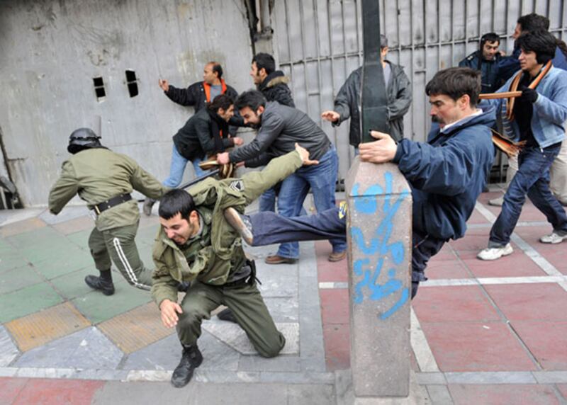 galleries/2009/12/28/protests-in-iran/iran-protests-3-1_tmivad