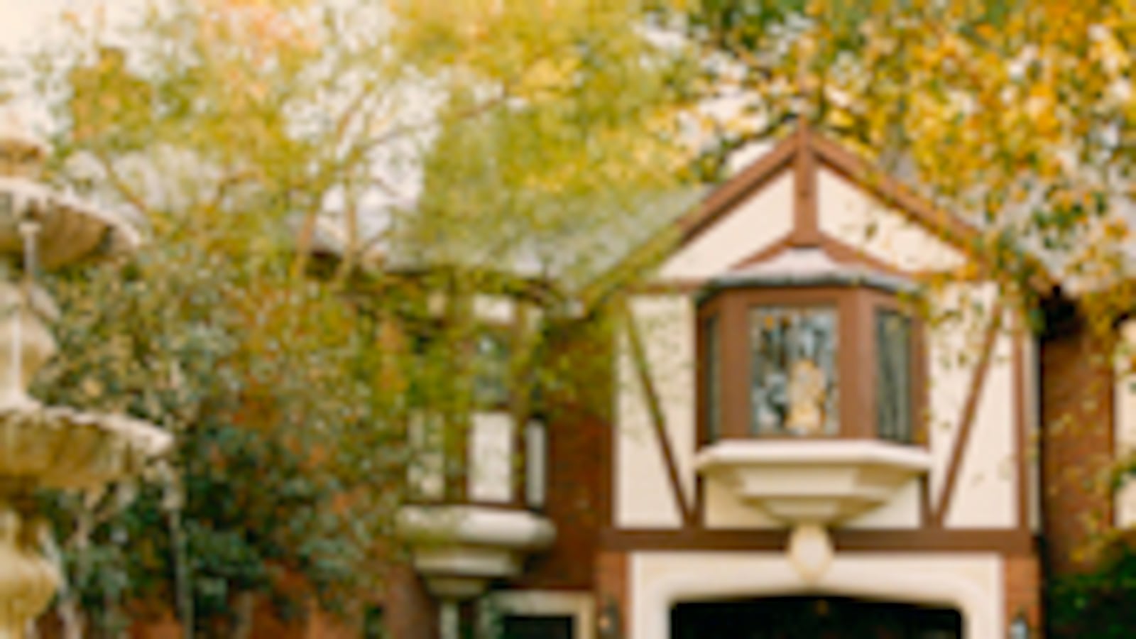 articles/2009/06/26/the-first-neverland/goldman-jackson_34404_x1zxyr