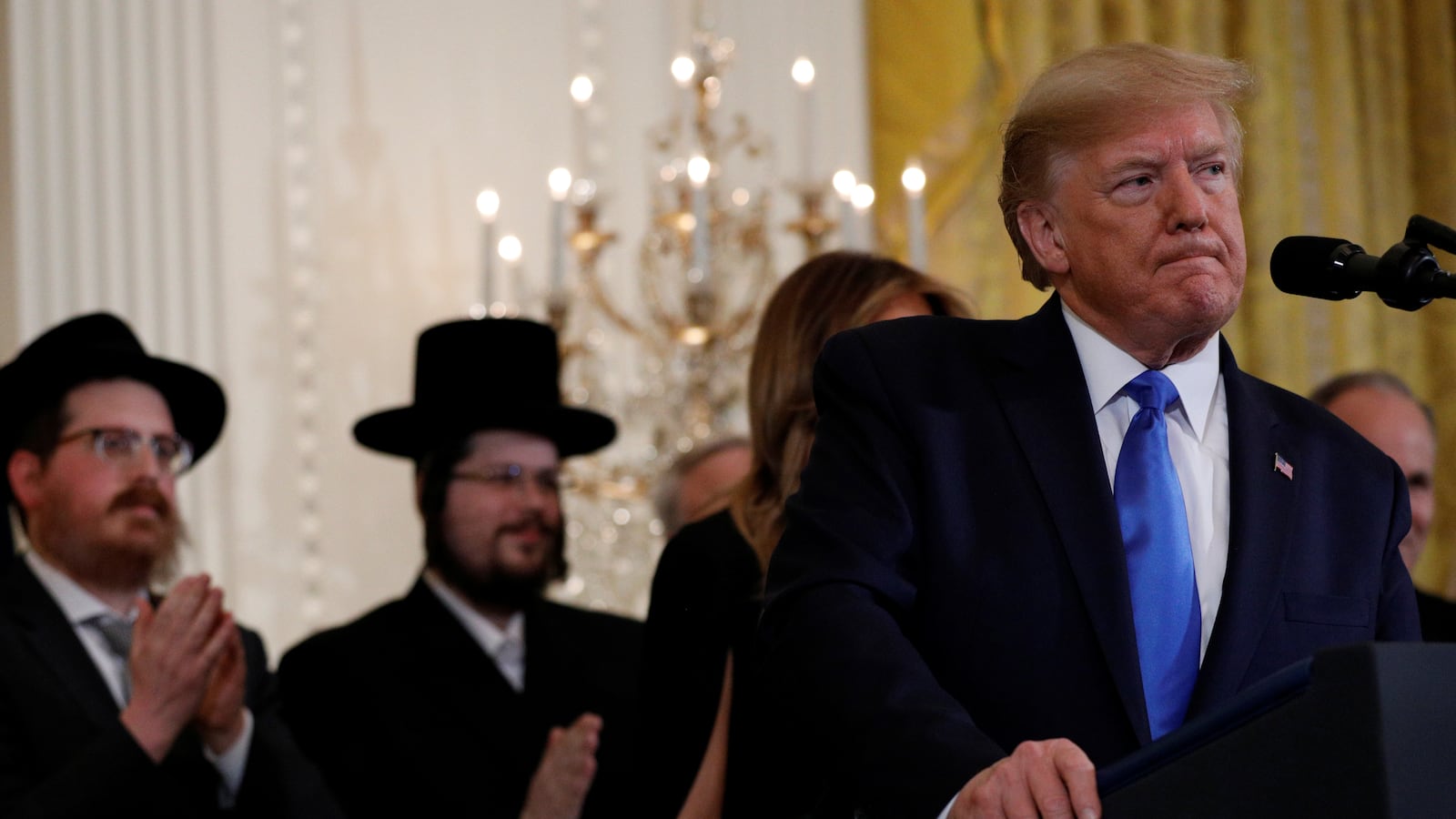 2019-12-12T023224Z_623369480_RC2ETD9BHPI4_RTRMADP_3_USA-TRUMP_kzvspg