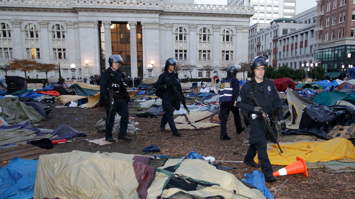 cheats/2011/11/14/police-clear-out-occupy-oakland/police-clear-occupy-oakland-cs_fp2lzd