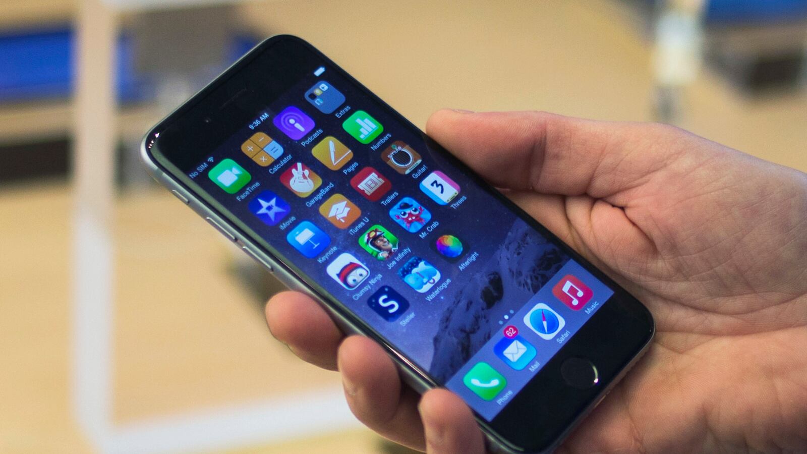 cheats/2014/09/24/apple-pulls-iphone-6-update/140924-ios-cheat_pxabve