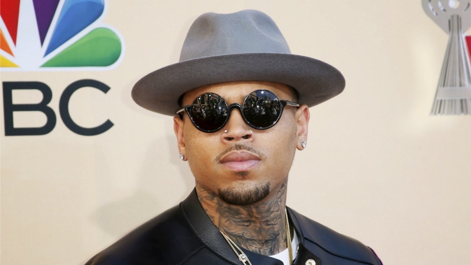 cheats/2015/05/04/chris-brown-investigated-for-battery/150504-chris-brown_pmrlbp