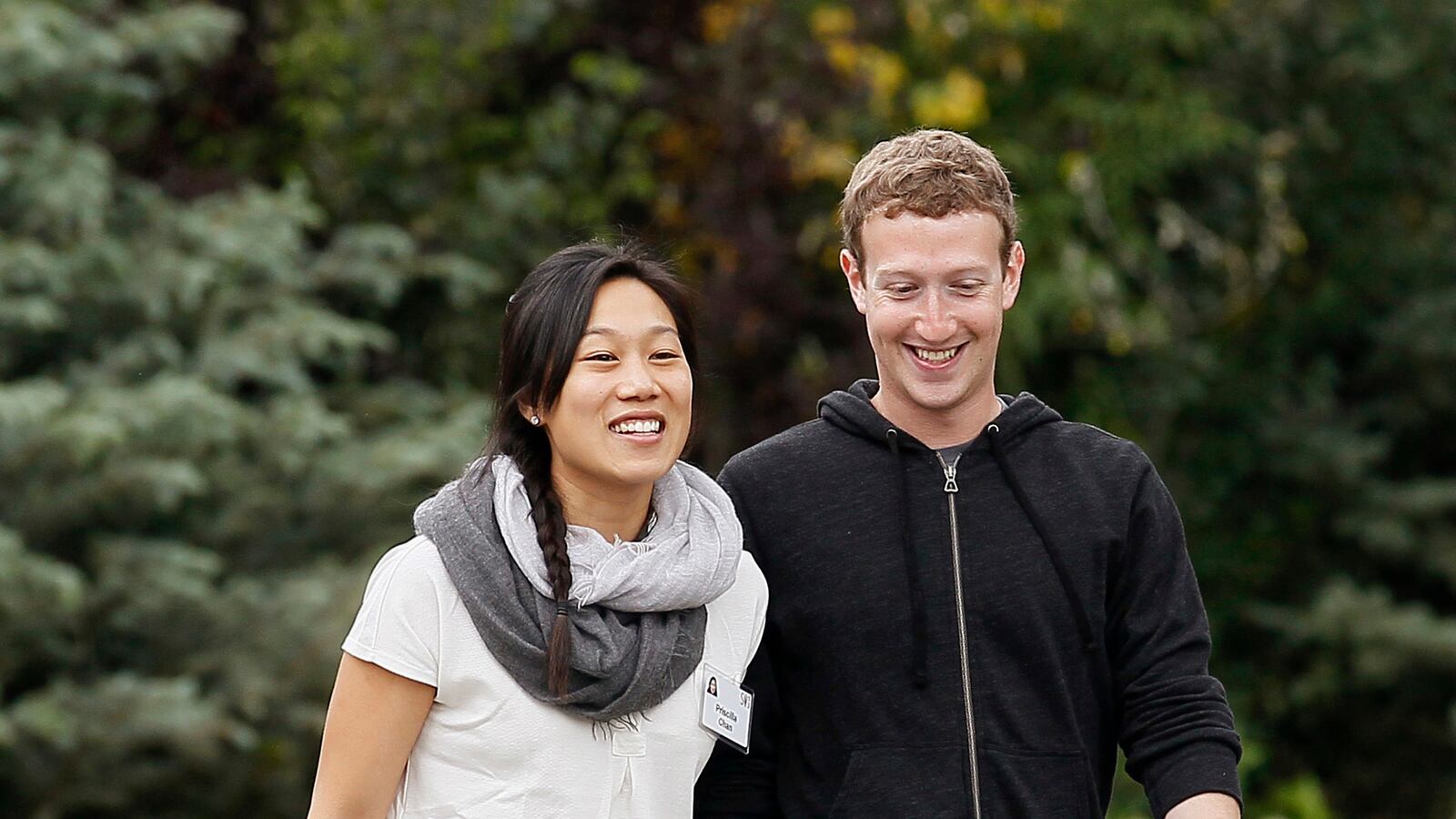 cheats/2014/10/14/zuckerberg-gives-25m-to-fight-ebola/141014-zuckerberg-priscilla-donate-ebola_ixip9e