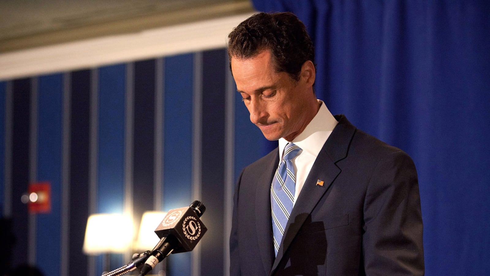 articles/2011/06/07/anthony-weiner-s-scramble-to-save-his-seat-in-congress/anthony-weiner-weinergate-latest_pug2hn
