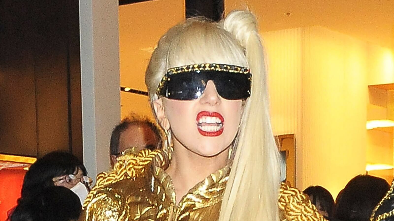 cheats/2011/12/26/ex-assistant-i-was-gaga-s-slave/lada-gaga-lawsuit-assistant-cs_zjfdpf