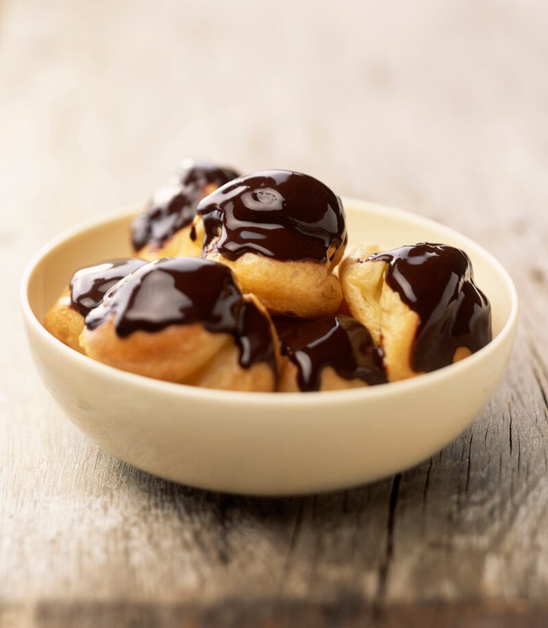 galleries/2012/11/26/bourbon-apple-pie-more-boozy-holiday-dessert-recipes-photos/beer-profiteroles-booziest-holiday-recipes_mfptzy