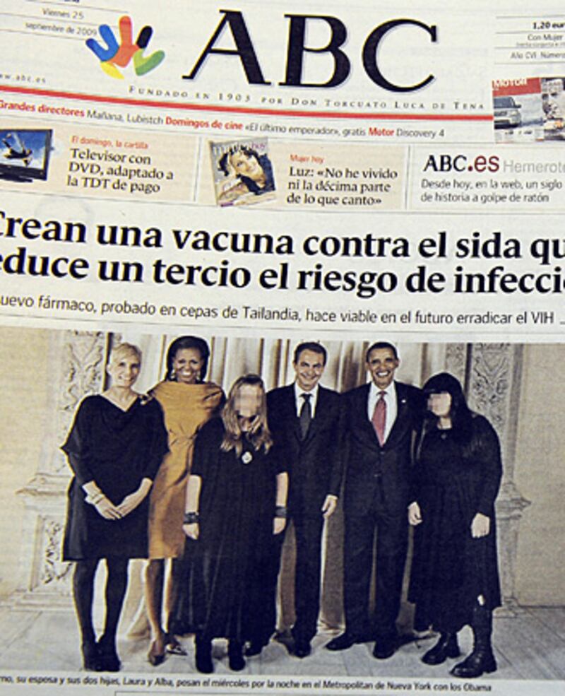 articles/2009/09/27/un-photo-disaster/mccain-goth_f3vdfi