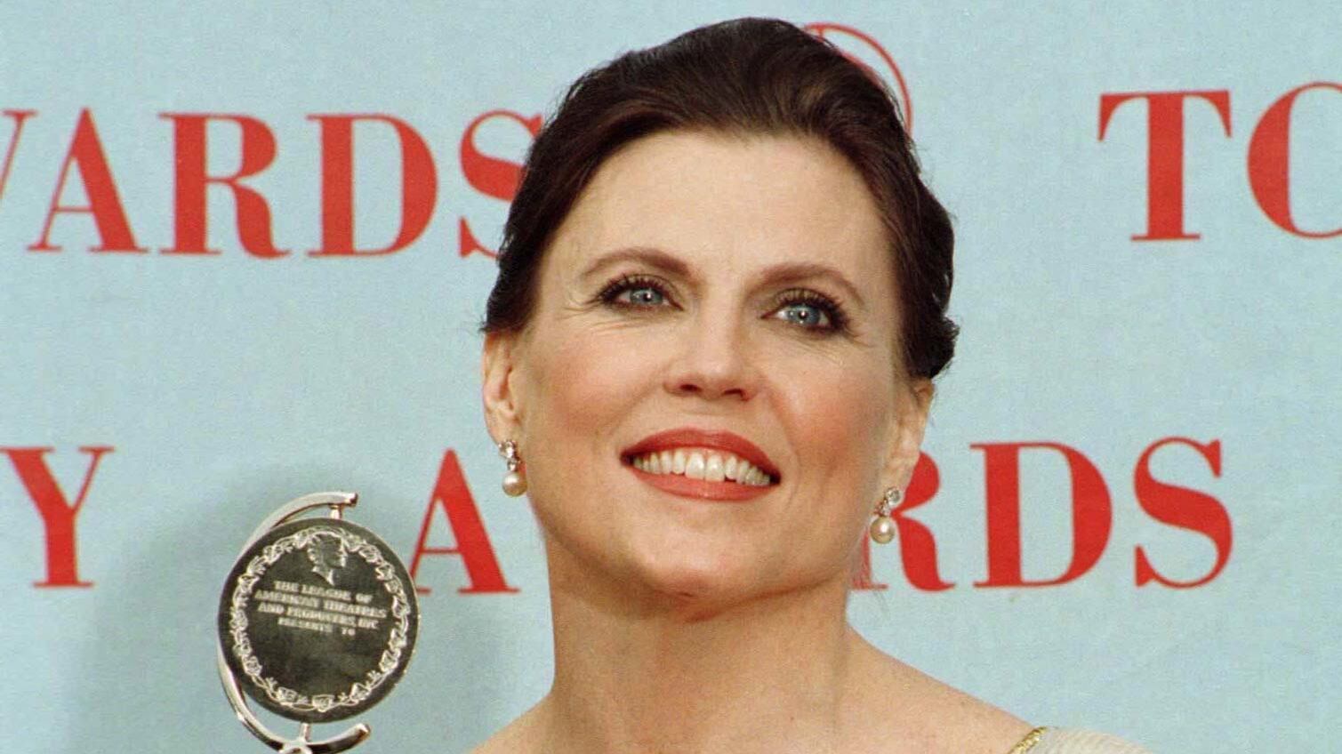 1997-06-02T120000Z_1803164231_PBEAHUMMSAZ_RTRMADP_3_REINKING_ymunc5