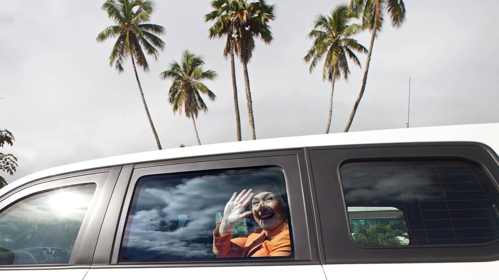 articles/2012/09/03/china-s-troubled-waters-hillary-clinton-visits-beijing/liu-clinton-china-embed-tease_bhkacu