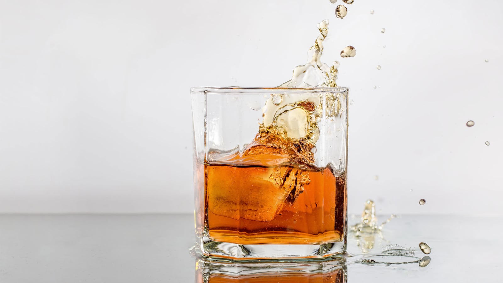 190505-rothbaum-whisky-tease-3-1_ynv8nf