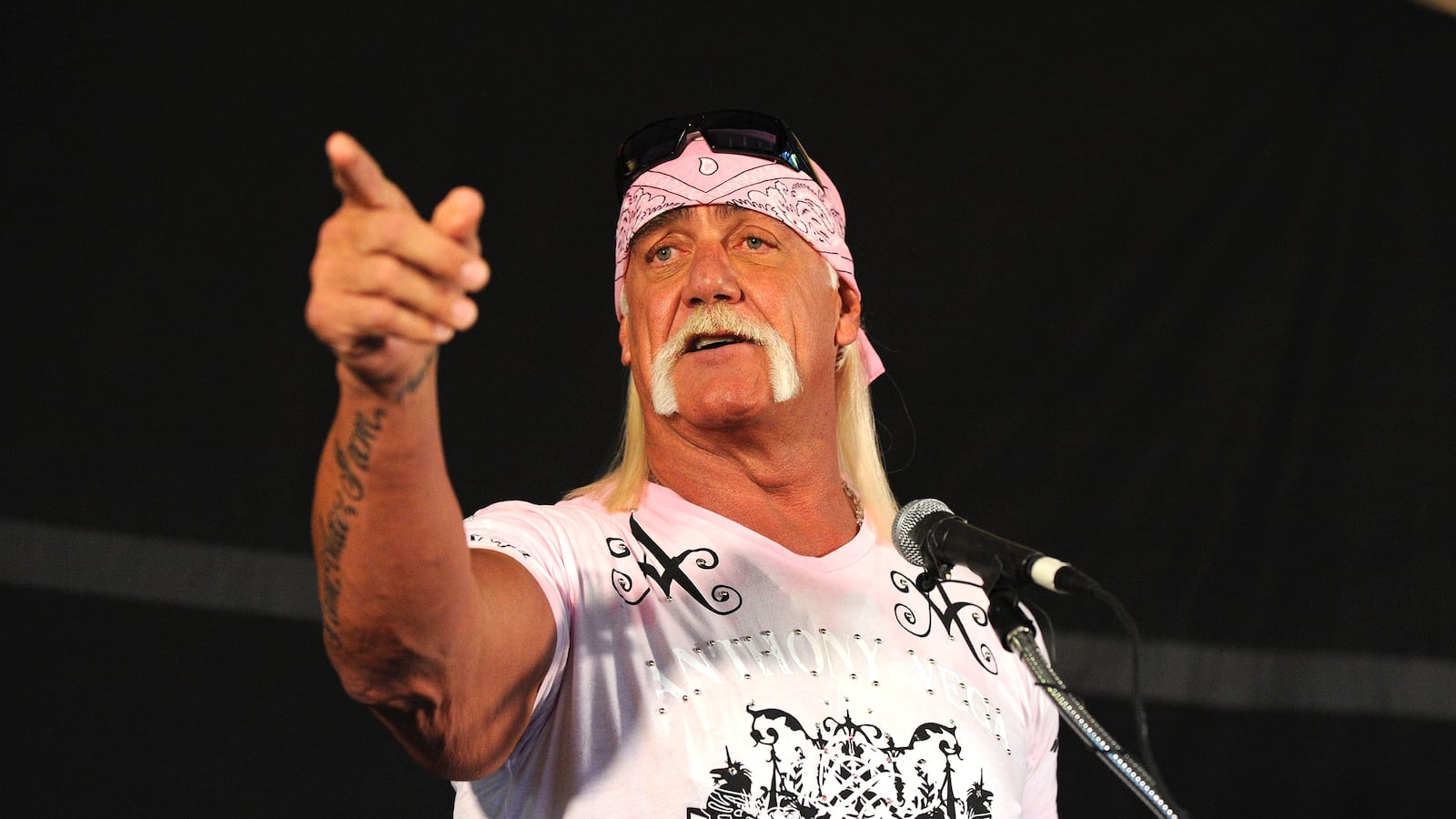 articles/2015/07/27/hulk-hogan-slams-obama-over-n-word/150727-stern-hogan-tease2_dizxld