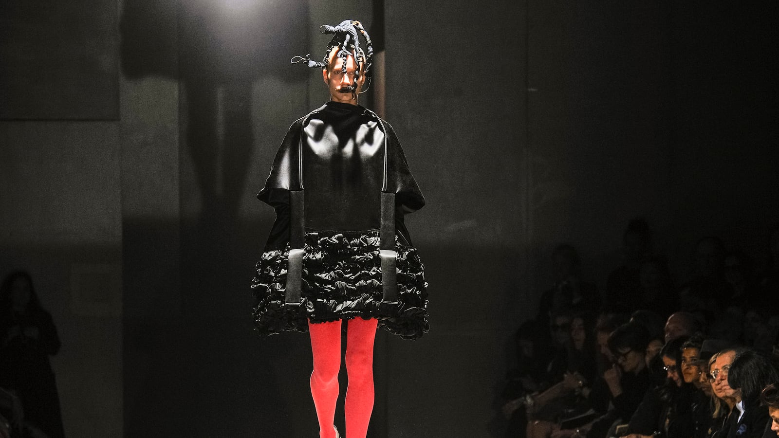 articles/2013/09/28/commes-de-garcons-spring-summer-2014/130928-garcons-tease_qfh34t