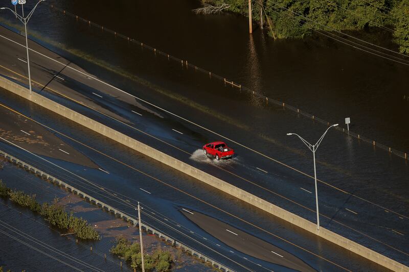 galleries/2016/10/11/north-carolina-under-water-after-hurricane-matthew-photos/161011-NC-flooding07_i3f1ly
