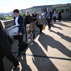 Reporters carry their belongings from the Pentagon in Washington, DC, on October 15, 2025 after US and international news outlets including The New York Times, AP, AFP and Fox News declined to sign new restrictive Pentagon media rules, and were stripped of their press access credentials. The new rules come after the Defense Department restricted media access inside the Pentagon, forced some outlets to vacate offices in the building and drastically reduced the number of briefings for journalists. (Photo by Brendan SMIALOWSKI / AFP) (Photo by BRENDAN SMIALOWSKI/AFP via Getty Images)