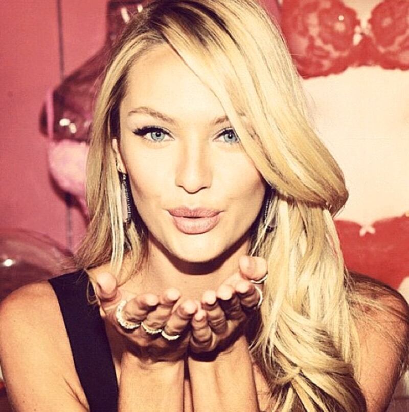 galleries/2012/08/05/kim-kardashian-mc-hammer-more-celebrity-twitter-pictures-photos/twitpics-120802-swanepoel_aohtsd