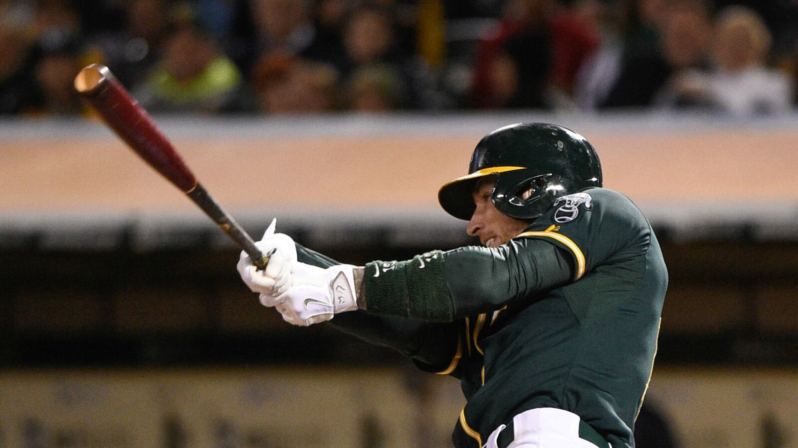 cheats/2015/06/06/broken-bat-injures-fan-at-red-sox-game/150606-brett-lowrie-cheat_dvqbly