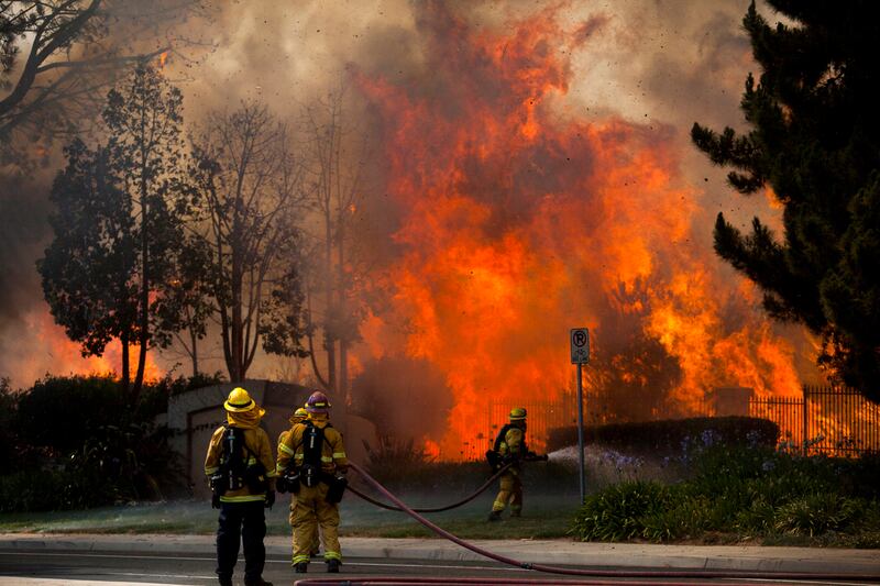 galleries/2014/05/15/wildfires-ravage-southern-california-photos/140715-cali-fires-gal09_xs94xs