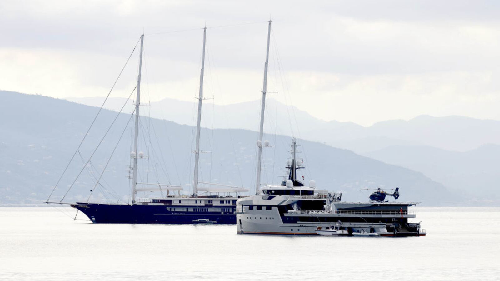 Koru and Abeoma, Jeff BezosÆ yachts