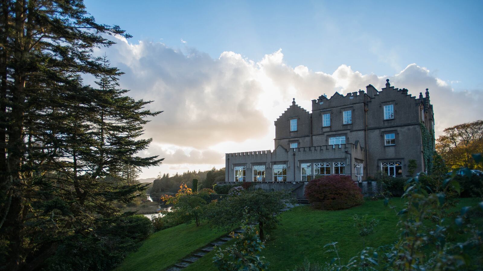 galleries/2013/10/10/royal-for-the-weekend-nine-historic-castles-mansions-and-estates-where-you-can-stay-photos/royal-weekend-ballynahinch_l3fjkd