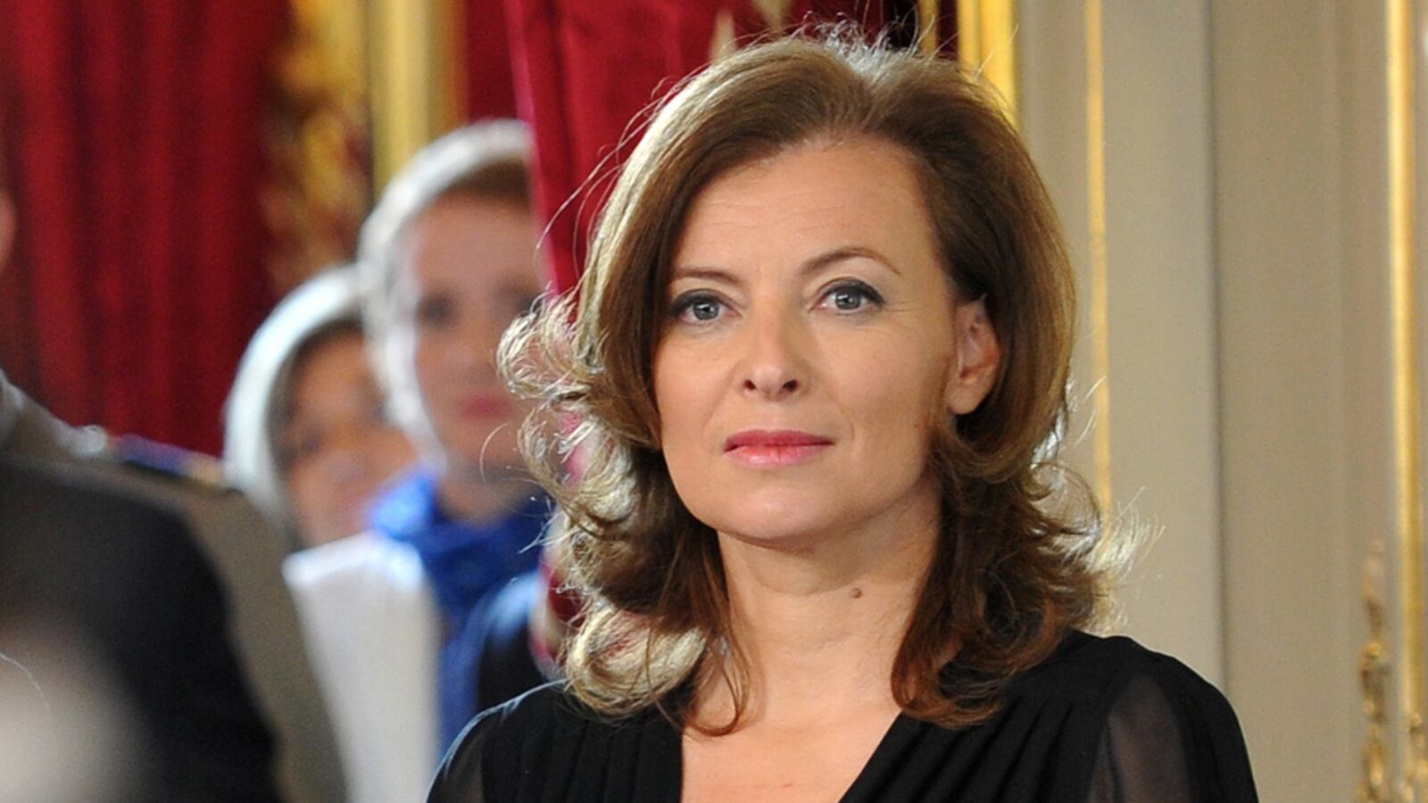articles/2012/06/12/france-s-valerie-trierweiler-tweets-against-segolene-royal/mcnicoll-valerie-trierweiler-topbox_gvyxls