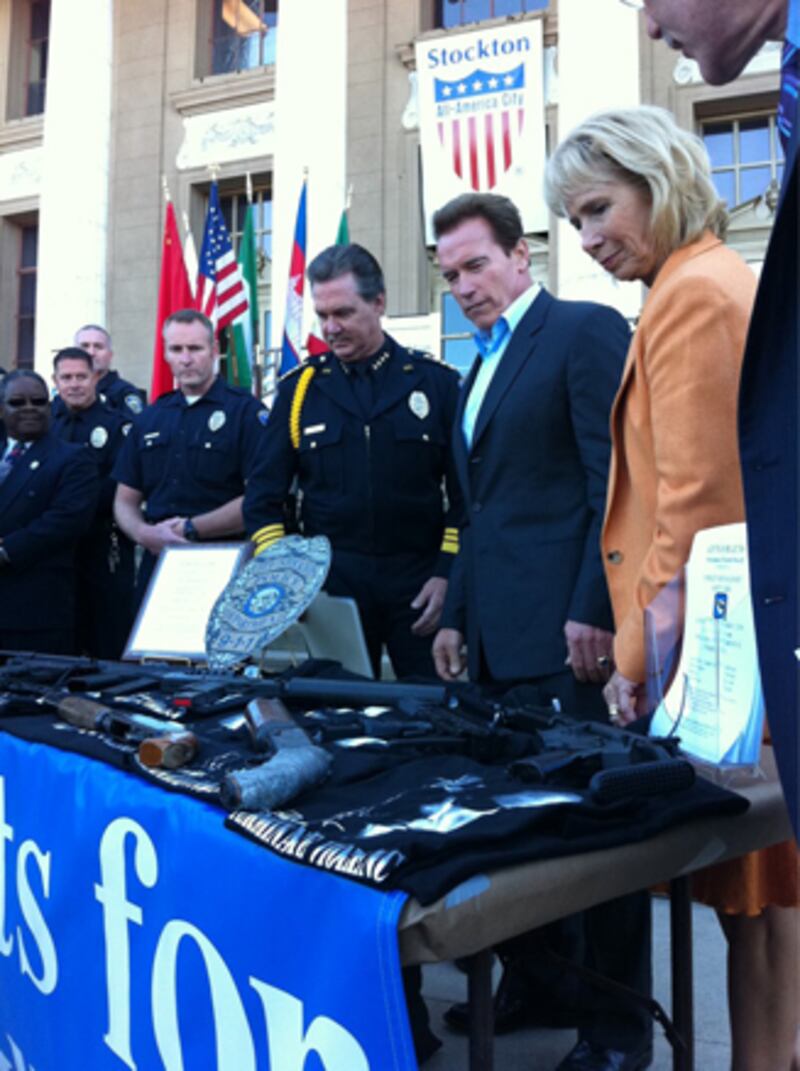 galleries/2010/11/11/celebrity-twit-pics/twitpi1111---arnold_b0qgil