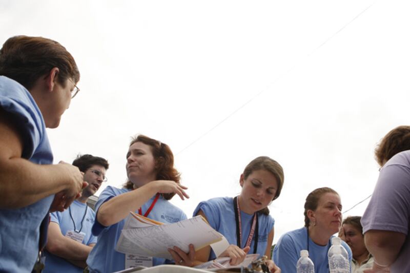 galleries/2009/10/15/inside-a-traveling-health-care-tent-city/allman-healthcare---7_z6kayz