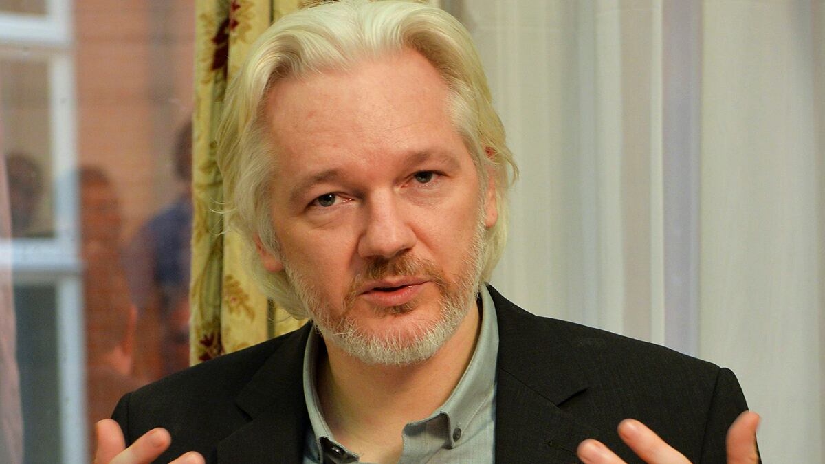 cheats/2016/08/06/wikileak-denies-trying-to-hack-trump-s-tax-returns/160205-assange-cheat_dezpmk