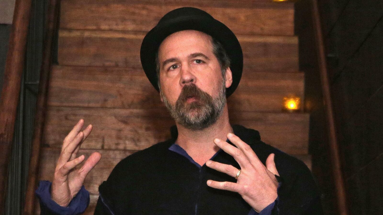 articles/2014/04/14/nirvana-s-bassist-wants-to-go-grunge-on-government/140414-krist-novoselic-nuzzi-tease_dacsng