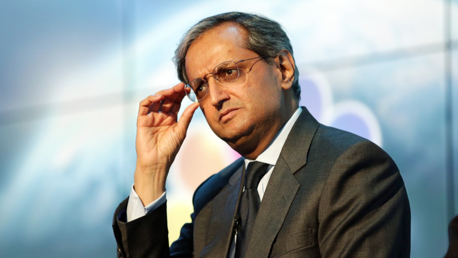 articles/2012/10/16/citi-ceo-vikram-pandit-unexpectedly-quits-let-the-conspiracy-theories-begin/vikram-pandit-resigns-citigroup-gross-tease_i4pt7u