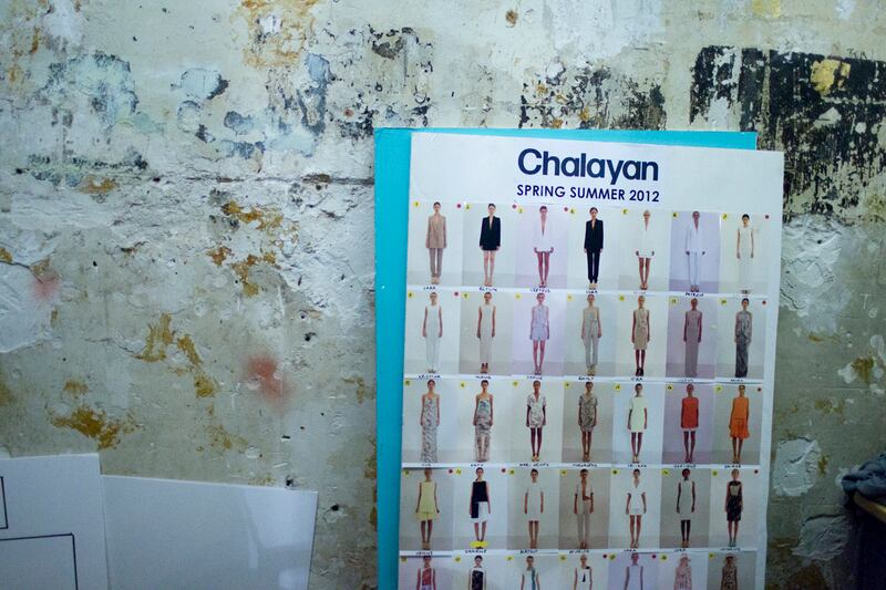 galleries/2011/10/06/backstage-paris-fashion-week-photos/backstage-paris-fashion-week-19_ufhi3p