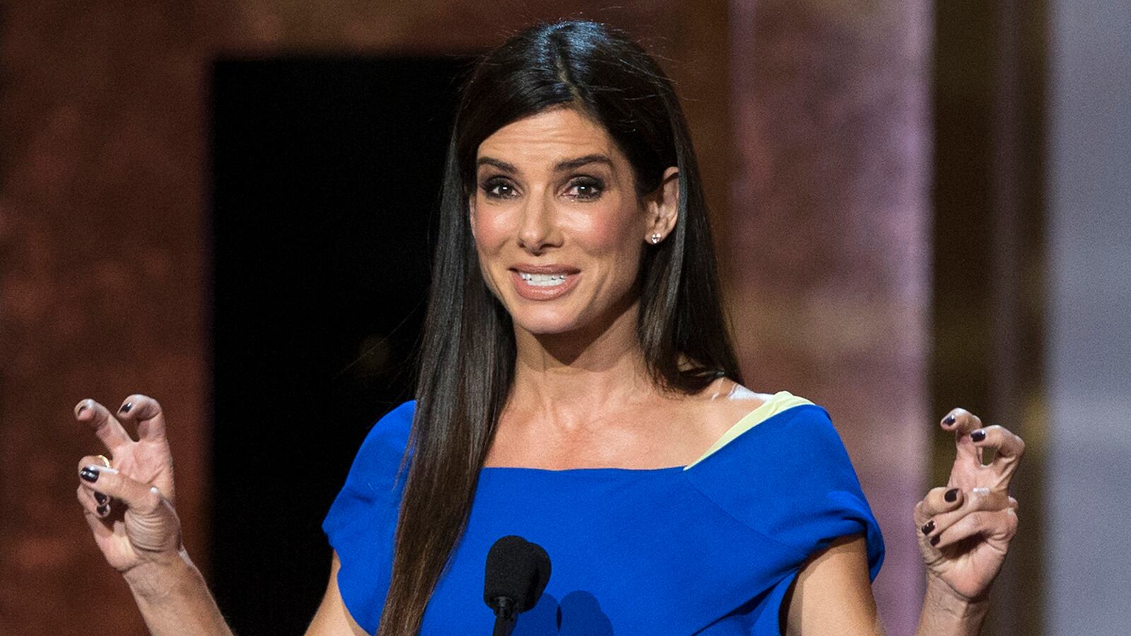 cheats/2014/06/09/man-broke-into-sandra-bullock-s-home/140609-sandra-bullock-cheat_dsnx8t