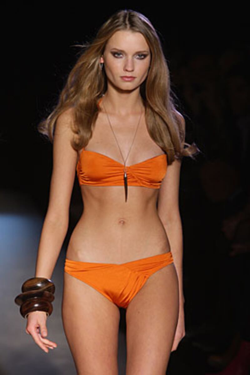 galleries/2009/06/17/the-summer-s-hottest-swimsuits/fashion-swimsuits---etam_qble2g