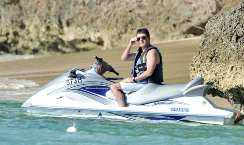 galleries/2010/12/28/stars-on-holiday/stars-on-holiday---cowell_ratdp9