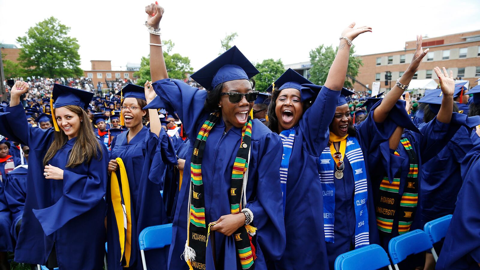 cheats/2014/05/27/college-grads-make-98-more-an-hour/140527-college-costs-cheat_dvvqs5