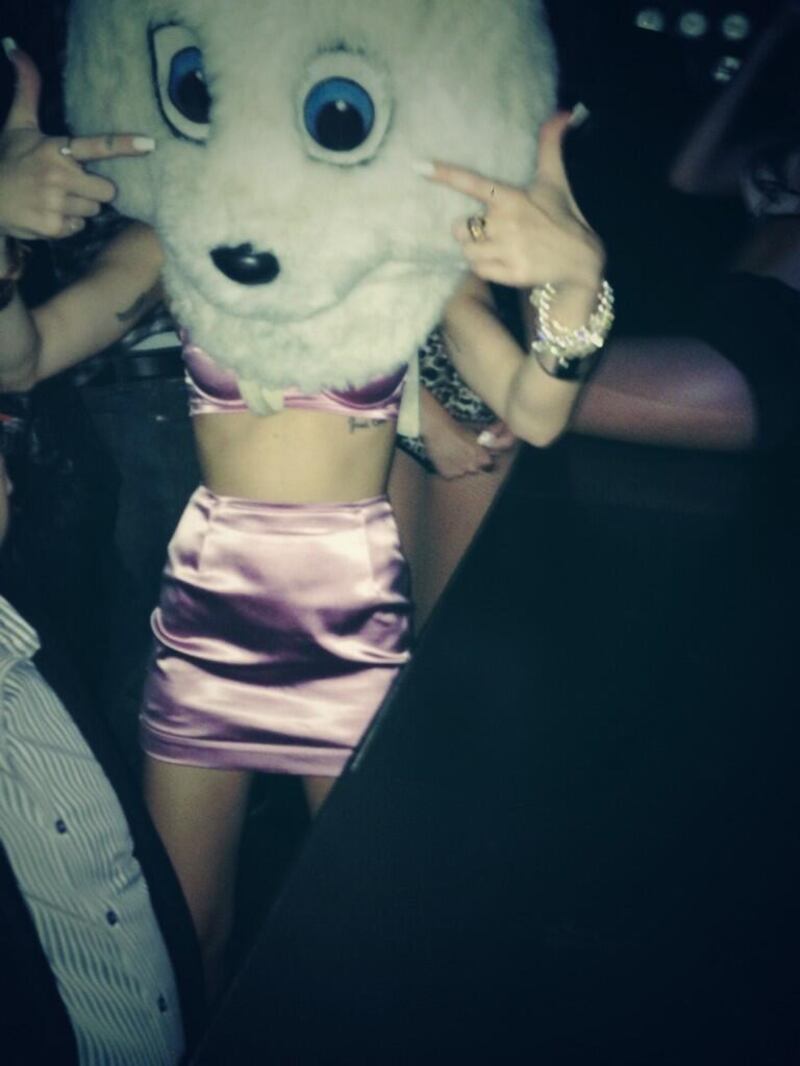 galleries/2013/10/13/lea-michele-nicki-minaj-more-celebrity-twitter-pictures-photos/131011-celeb-twitpics-miley_pit64g