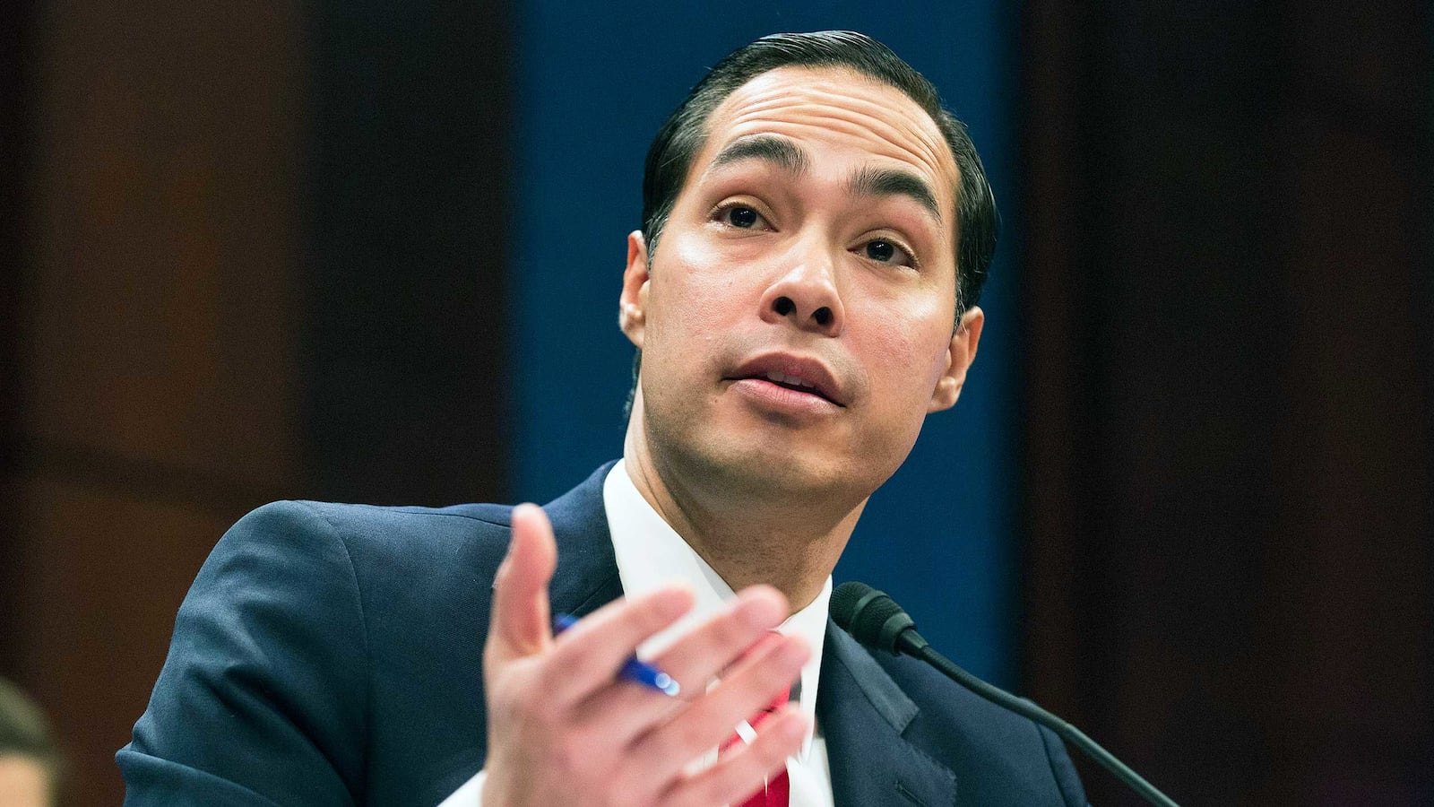 articles/2015/04/09/julian-castro-is-in-vp-training-camp/150405-clift-julian-castro-tease_jsviuh