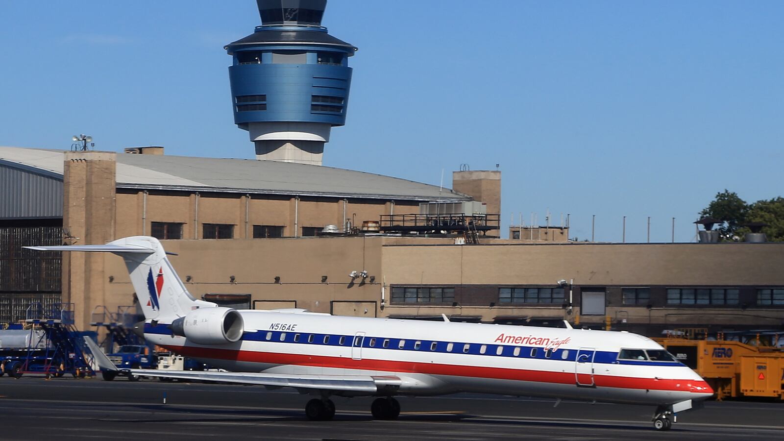 cheats/2014/05/09/u-s-jet-almost-collided-with-drone/140509-drones-collision-cheat_efrx77