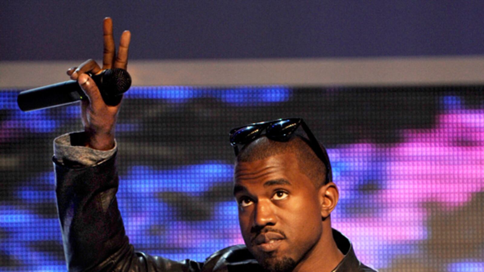 galleries/2010/09/29/celebs-who-should-quit-twitter/twitter-quitters---west_rqa4av
