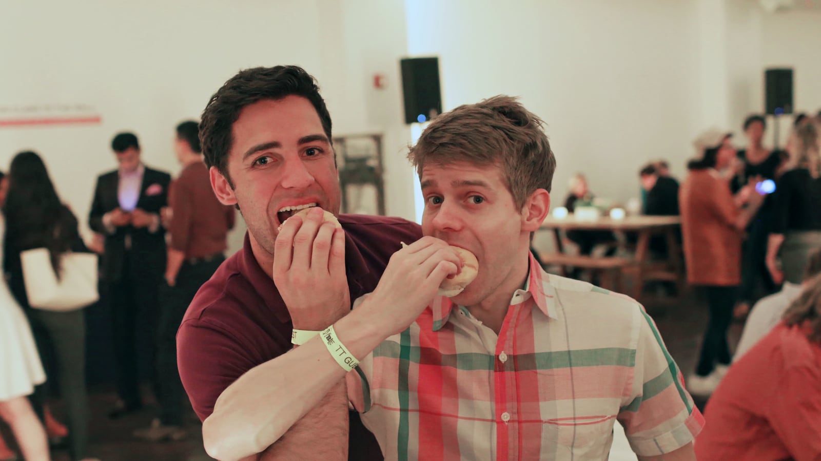 articles/2014/06/06/my-big-buttery-lobster-roll-rumble-we-came-we-clawed-we-conquered/140606-bixby-lobster-embed_pvrzvn