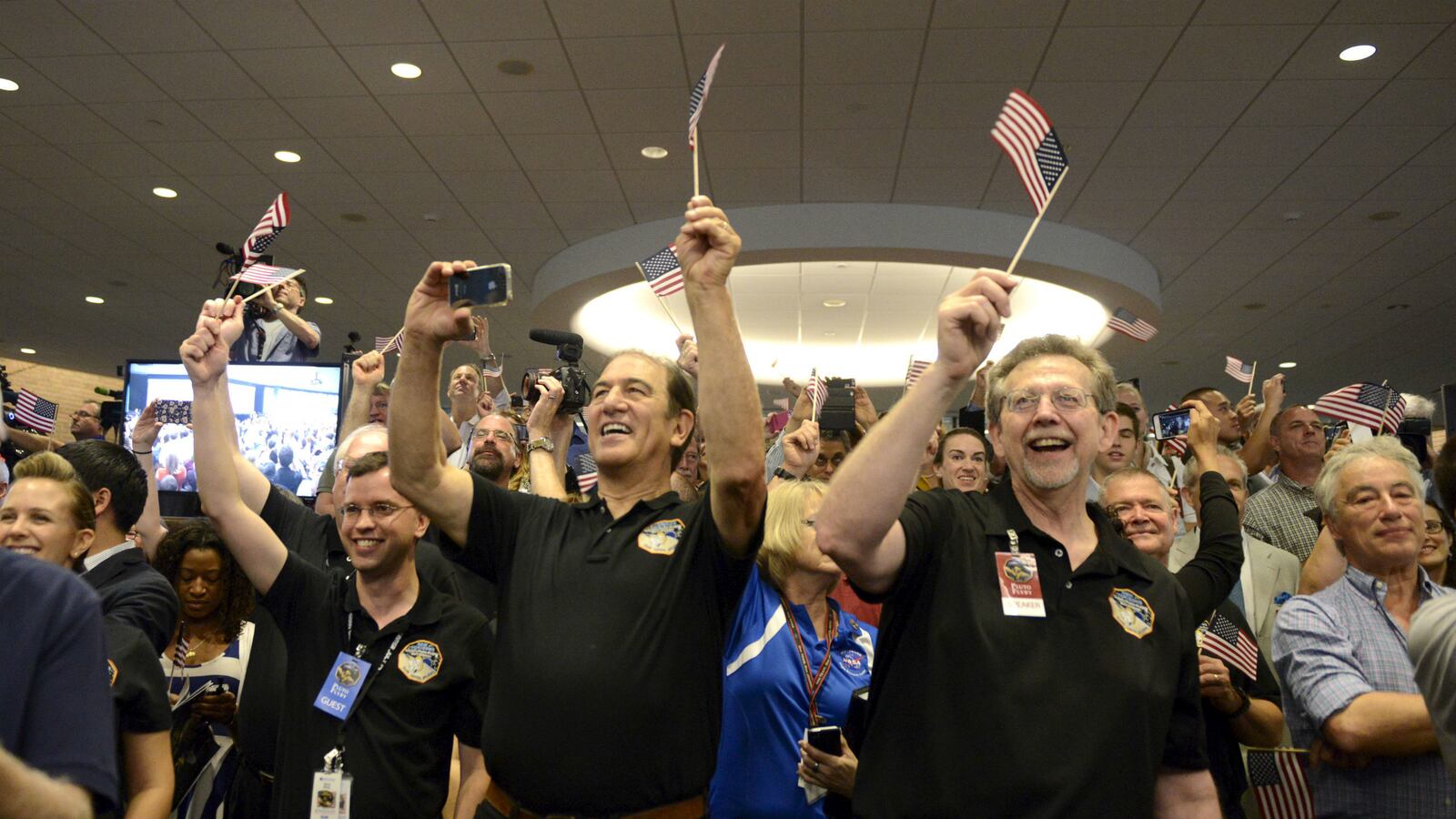 cheats/2015/07/14/new-horizons-survives-pluto-flyby/150715-pluto-flags-cheat_szybi4